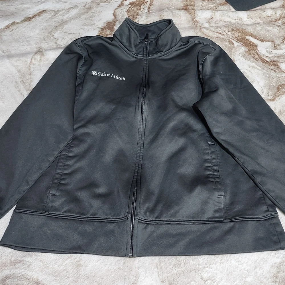 LOT OF 5 WOMEN’S SCRUB JACKETS ST. LUKE’S HOSPITAL EMBROIDERED LOGO SIZE M & L - Picture 7 of 12